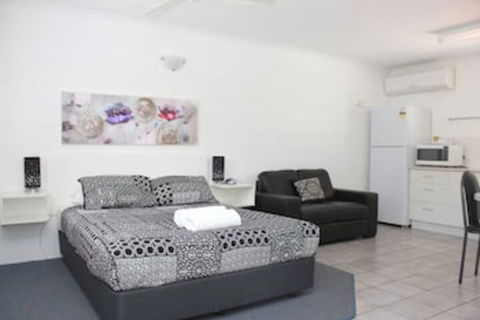 Townsville Holiday Apartments - Perths Hotel 6