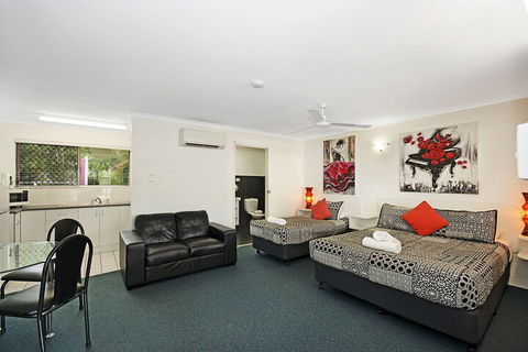 Townsville Holiday Apartments - Perths Hotel 3