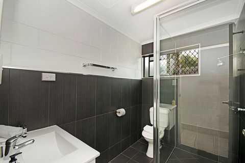 Townsville Holiday Apartments - Perths Hotel 5