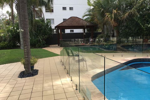 Burleigh Palms Holiday Apartments - Perths Hotel 2