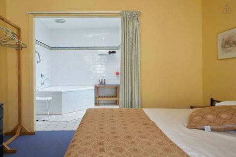 Cottages For Two - Perths Hotel 7