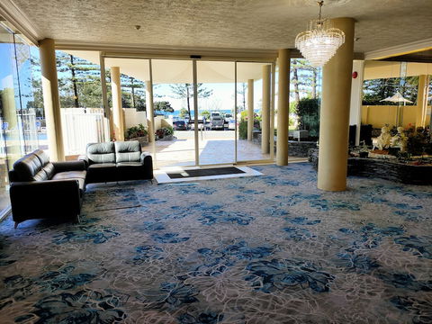 Southern Cross Beachfront Holiday Apartments - Perths Hotel 6