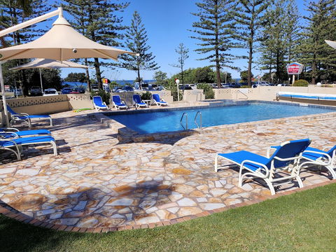 Southern Cross Beachfront Holiday Apartments - Perths Hotel 4