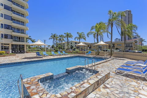 Southern Cross Beachfront Holiday Apartments - Perths Hotel 5