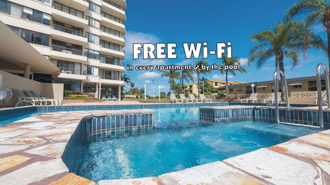 Southern Cross Beachfront Holiday Apartments - Perths Hotel 3