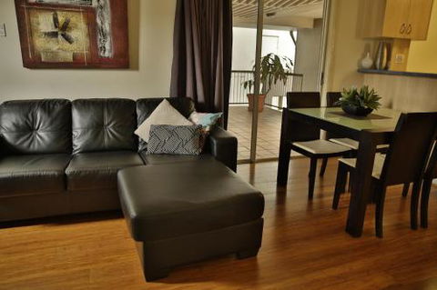 Kangaroo Point Holiday Apartments - Perths Hotel 2