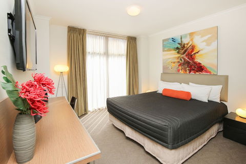 Indulge Apartments - Ontario - Perths Hotel 4