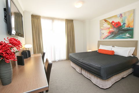 Indulge Apartments - Ontario - Perths Hotel 6