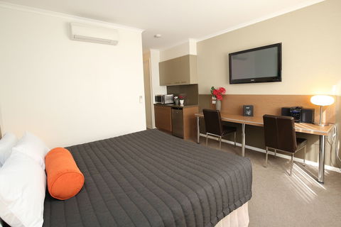 Indulge Apartments - Ontario - Perths Hotel 5