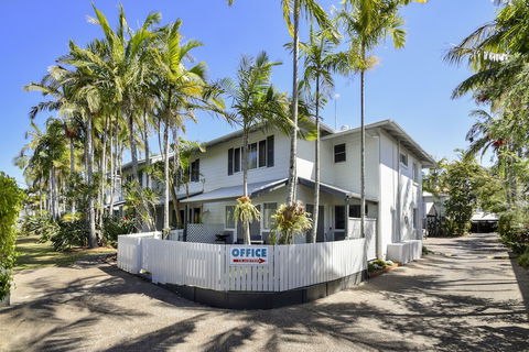 Coco Bay Resort - Perths Hotel 0