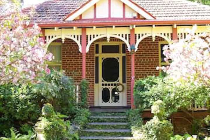 Paulls Valley WA Perths Hotel