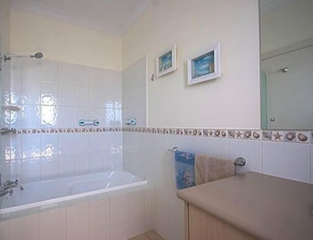 Searenity Holiday Accommodation - Perths Hotel 3