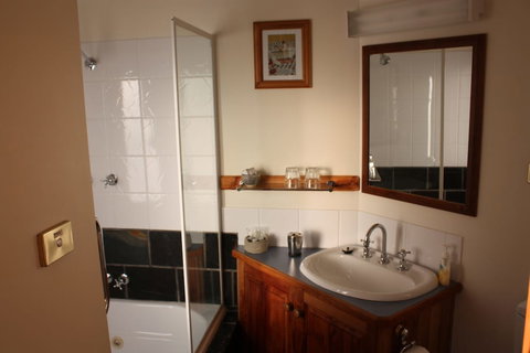 Bed In The Treetops Bed & Breakfast - Perths Hotel 5