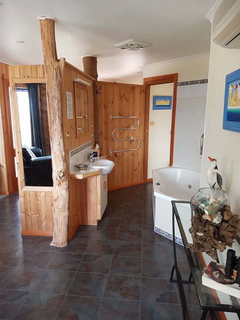 Bed In The Treetops Bed & Breakfast - Perths Hotel 4