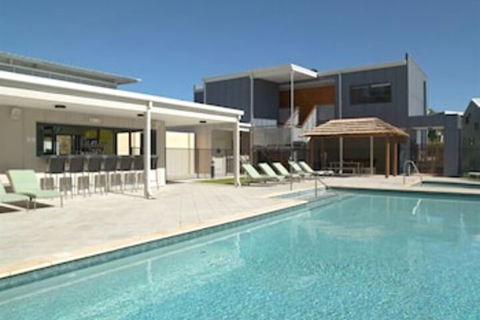 Footprints At Preston Beach - Perths Hotel 6