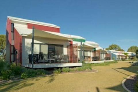 Footprints At Preston Beach - Perths Hotel 5