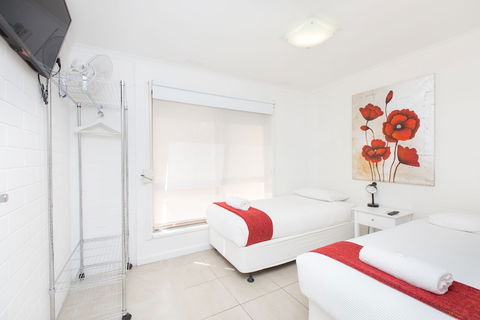 Mildura Holiday Villas - Perths Hotel 3