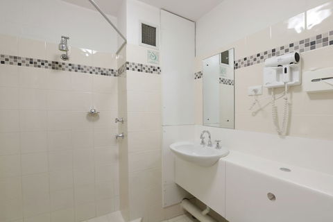 Atrium Resort Hotel - Perths Hotel 4