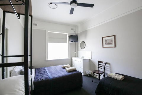 Hotel Gosford - Perths Hotel 0