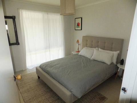 TERRIFIC On TAMARA CRESCENT - Perths Hotel 1