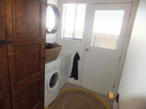 TERRIFIC On TAMARA CRESCENT - Perths Hotel 5