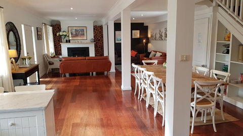Bowral Escape - Perths Hotel 6