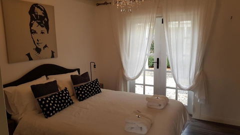 Bowral Escape - Perths Hotel 7