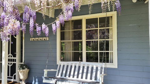 Bowral Escape - Perths Hotel 2