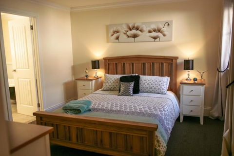 Quiet Escapes Cottages - Perths Hotel 3