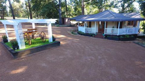 Quiet Escapes Cottages - Perths Hotel 5