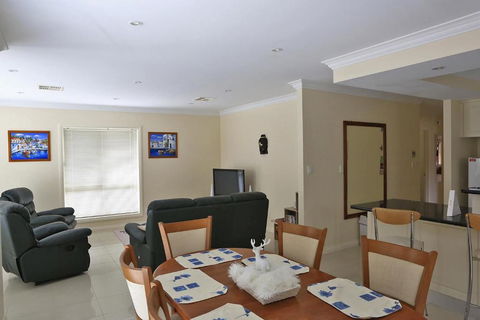 Marina Holiday Home - Perths Hotel 2