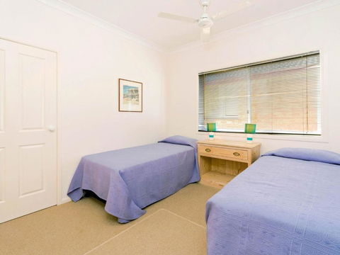 Avalon 4 Right Across The Road From Convent Beach Uninterrupted Views - Perths Hotel 2