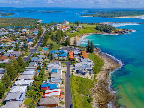 Avalon 4 Right Across The Road From Convent Beach Uninterrupted Views - Perths Hotel 3
