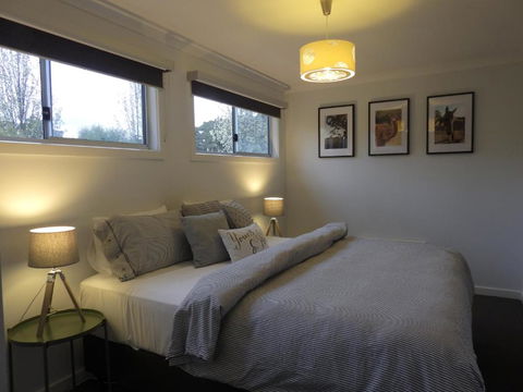 Alyonah Daylesford - Perths Hotel 5