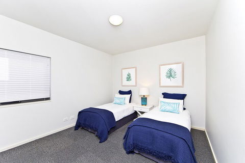 Sails On The Beachfront Exclusive Seaside Home - Perths Hotel 7