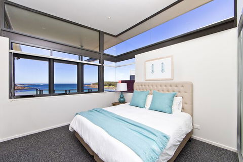 Sails On The Beachfront Exclusive Seaside Home - Perths Hotel 1