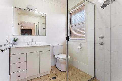 Spacious Modern & Walk To The Beach! - Perths Hotel 1