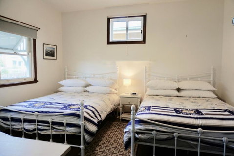 Blueys - Perths Hotel 3
