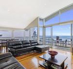 Shemara Idyllic East Beach property with multiple living areas - Perths Hotel