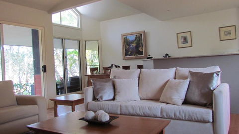 Lake Russell Lakeside Retreat - Perths Hotel 2