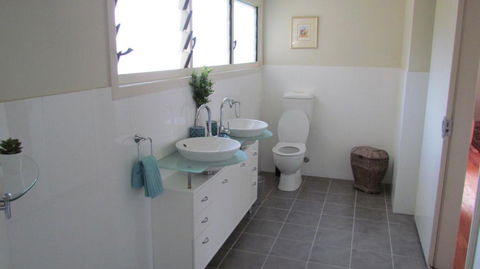 Lake Russell Lakeside Retreat - Perths Hotel 5