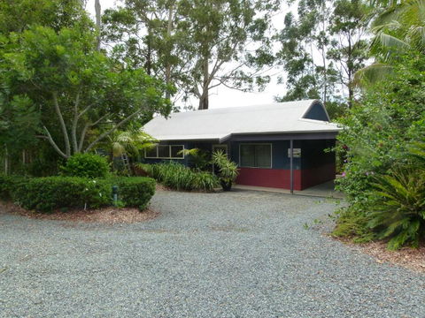 Lake Russell Lakeside Retreat - Perths Hotel 6