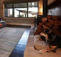 Millfield Eco Lodge with views  inside / outside hangouts - Perths Hotel