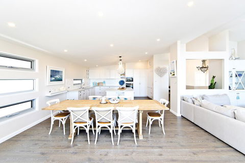 Hamptons Coastline Retreat Waterfront With A Heated Pool - Perths Hotel 2
