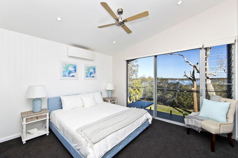 Hamptons Coastline Retreat Waterfront With A Heated Pool - Perths Hotel 4