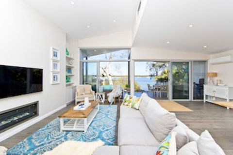 Hamptons Coastline Retreat Waterfront With A Heated Pool - Perths Hotel 0