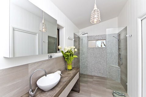 Hamptons Coastline Retreat Waterfront With A Heated Pool - Perths Hotel 5
