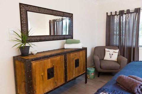 Suburban Sanctuary - Perths Hotel 6