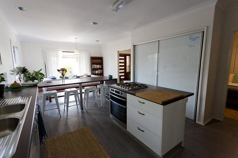 Suburban Sanctuary - Perths Hotel 2