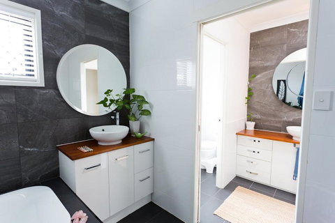 Suburban Sanctuary - Perths Hotel 4